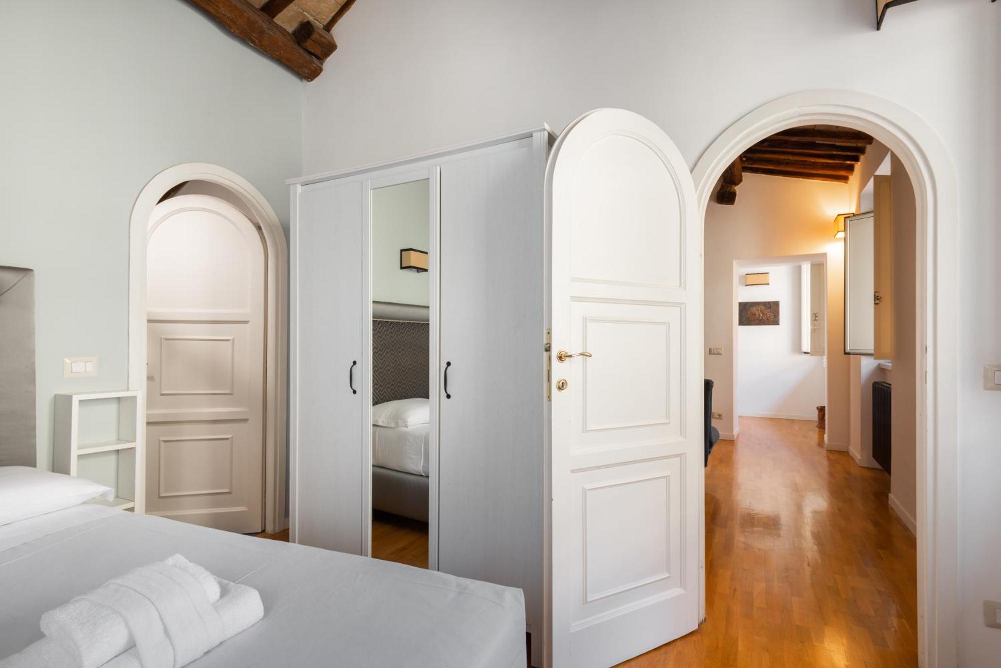 Pavone Centre Romantic Apartment Екстериор снимка